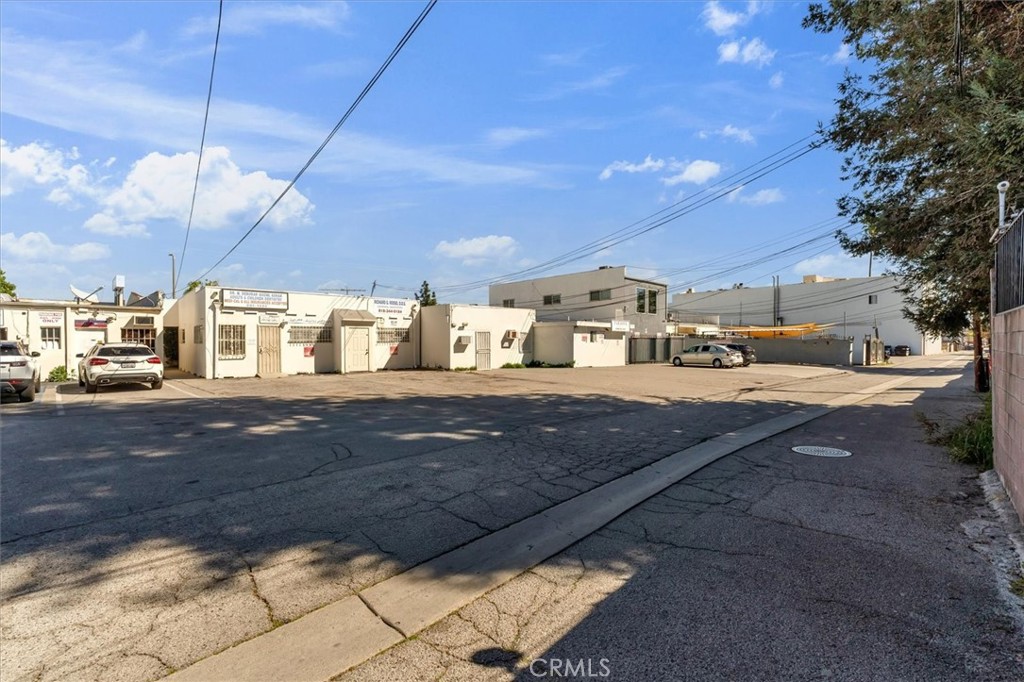 18032 Ventura Property Photo 17
