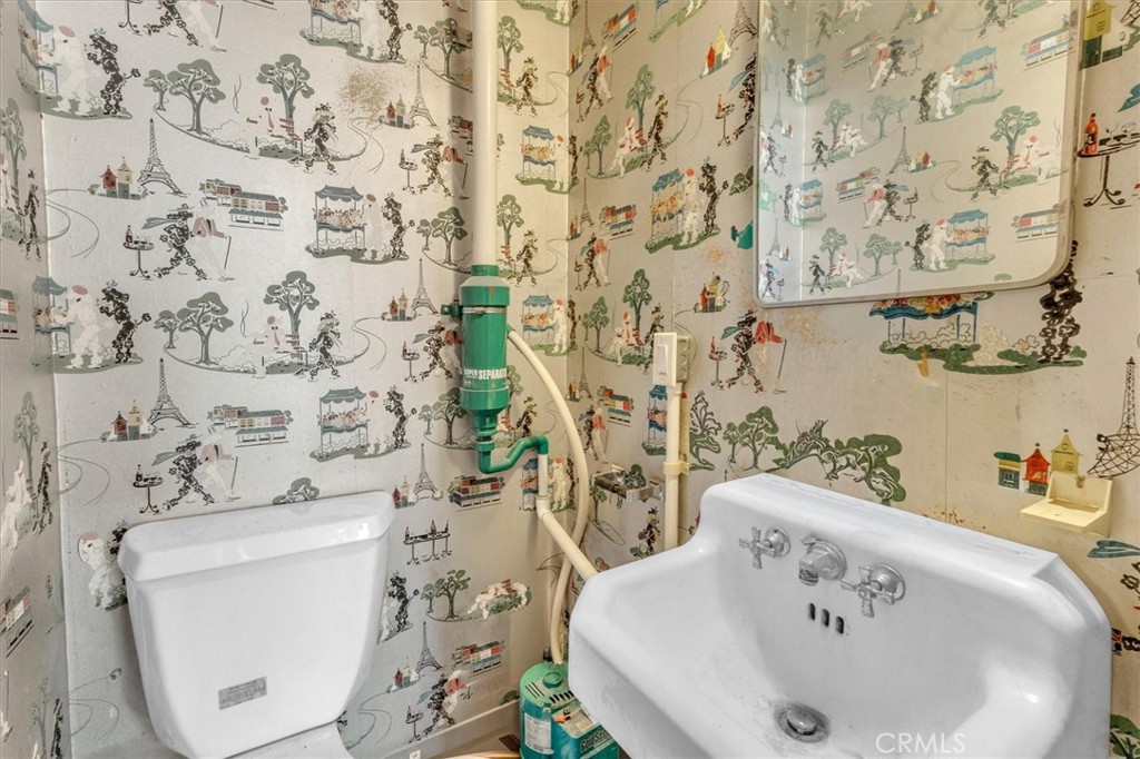 18032 Ventura Property Photo 54