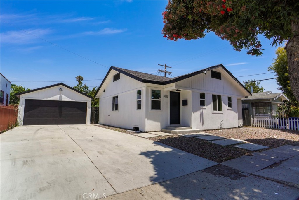 3123 Hyde Park Boulevard Property Photo 1