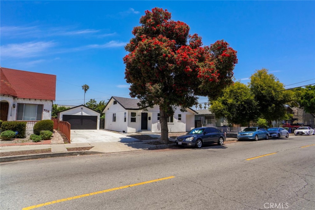 3123 Hyde Park Boulevard Property Photo 2