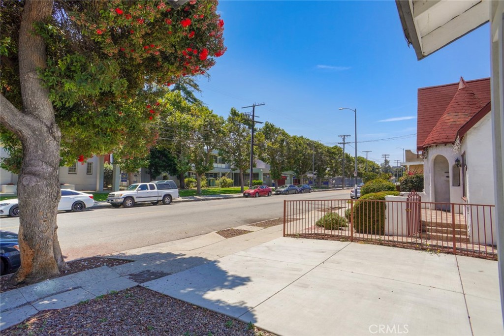3123 Hyde Park Boulevard Property Photo 3