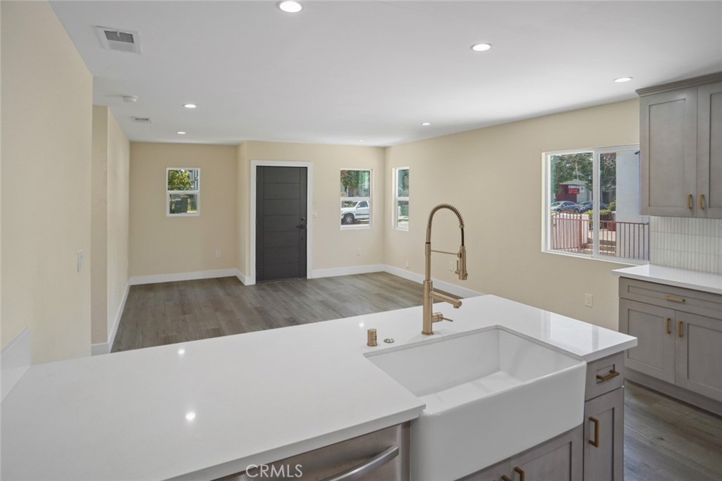 3123 Hyde Park Boulevard Property Photo 4