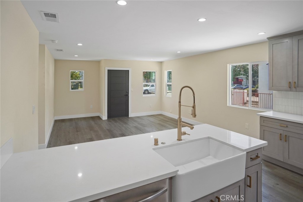 3123 Hyde Park Boulevard Property Photo 4