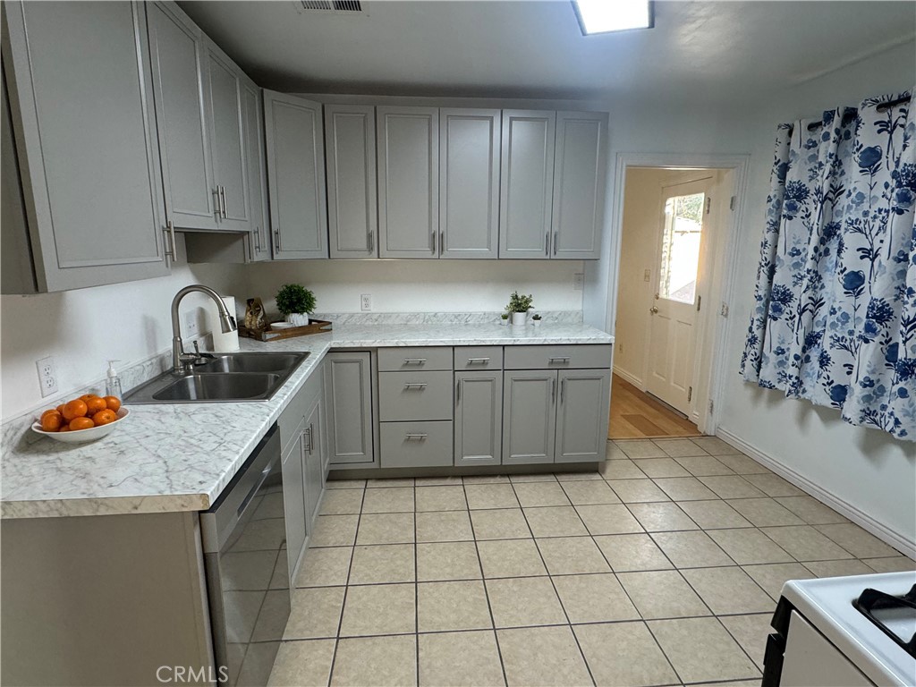 2236 N Manning Property Photo 14