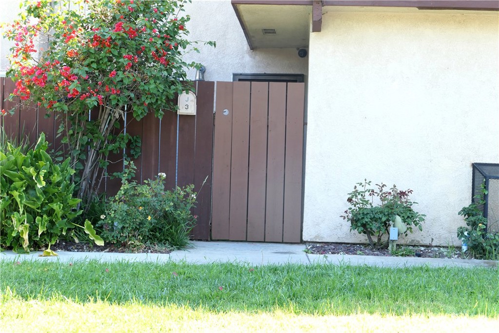 7300 Lennox J3 Property Photo 33