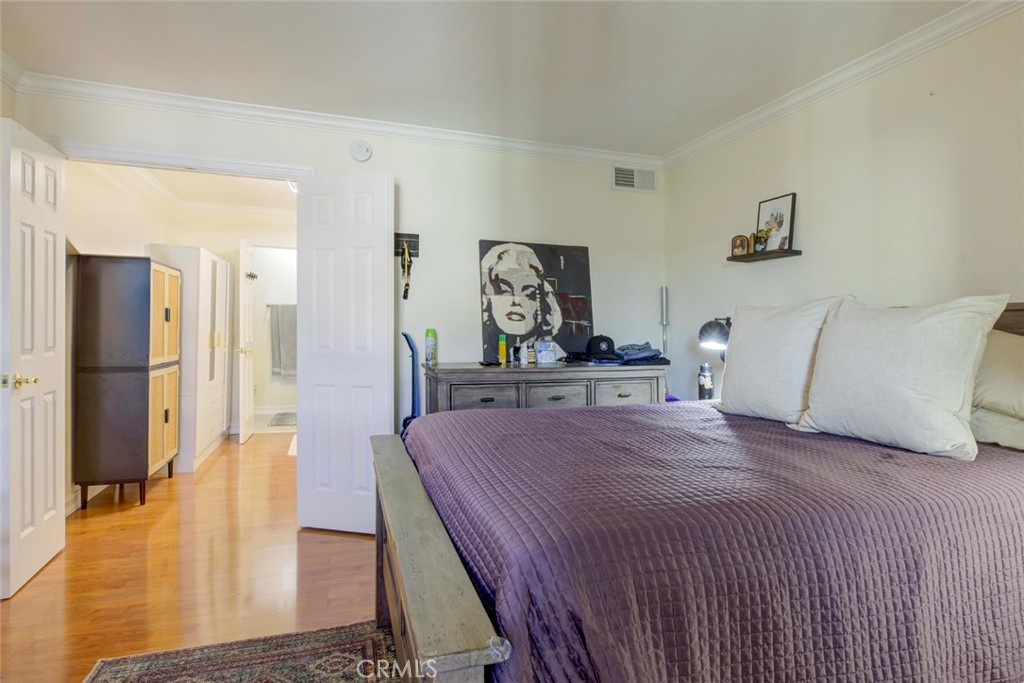 5334 Lindley Avenue 337 Property Photo 33