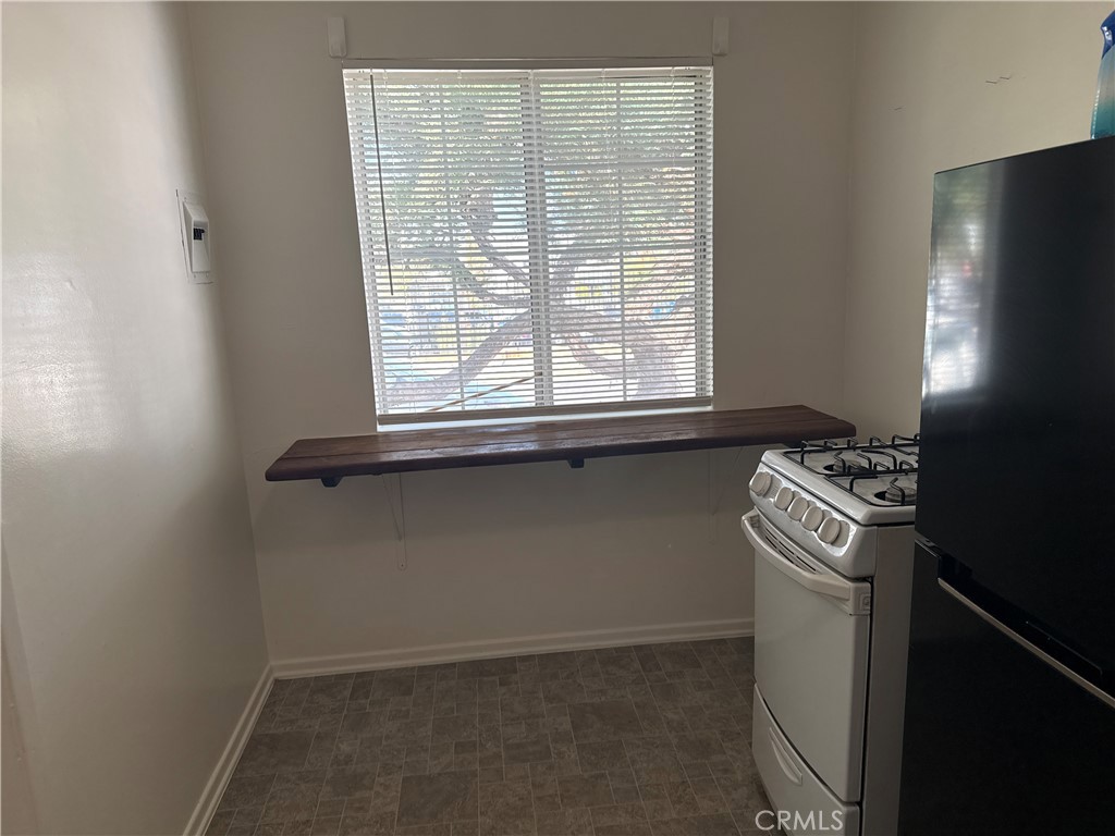 10438 Scoville Property Photo 6