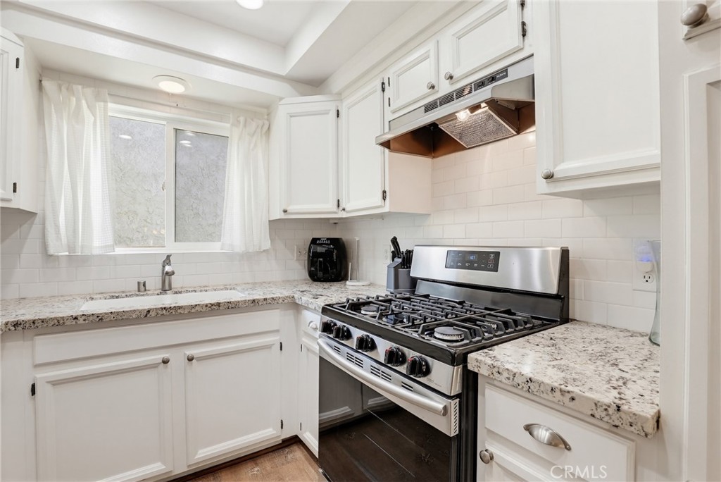 5413 Driftwood Street Property Photo 9