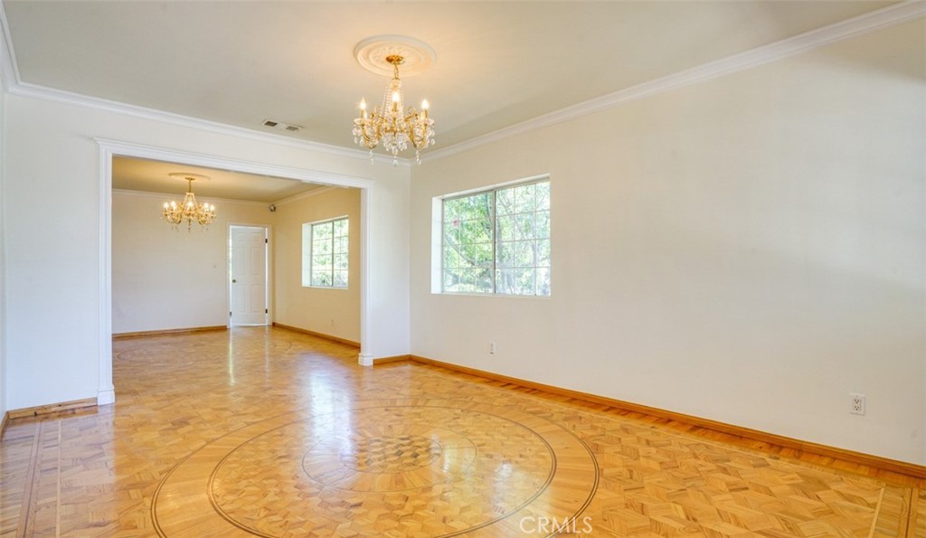 14260 Kittridge Street Property Photo 3