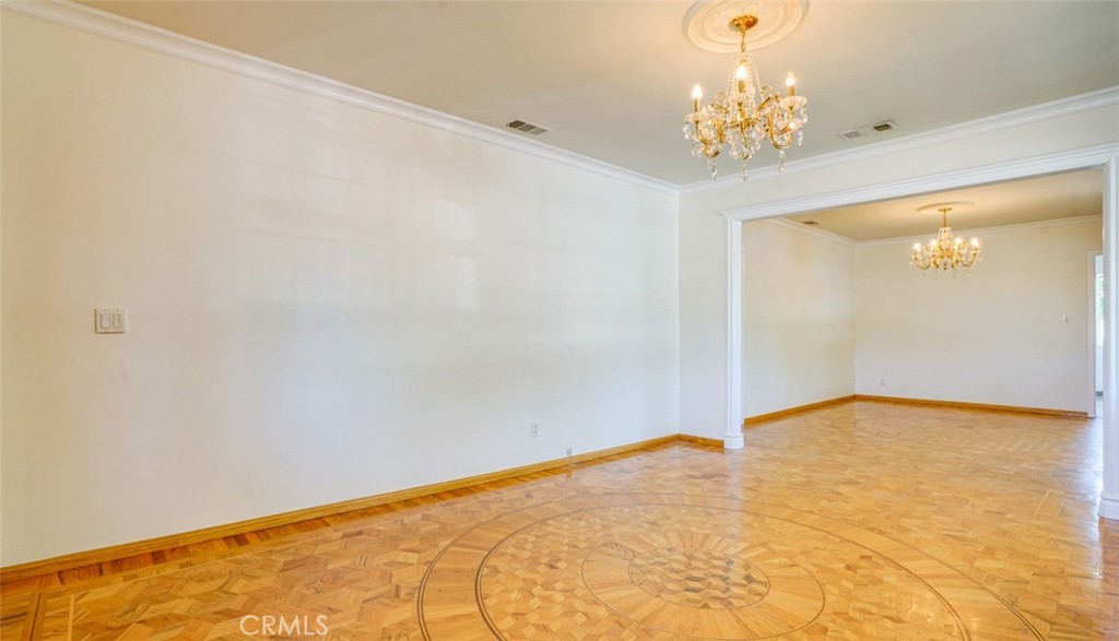 14260 Kittridge Street Property Photo 4