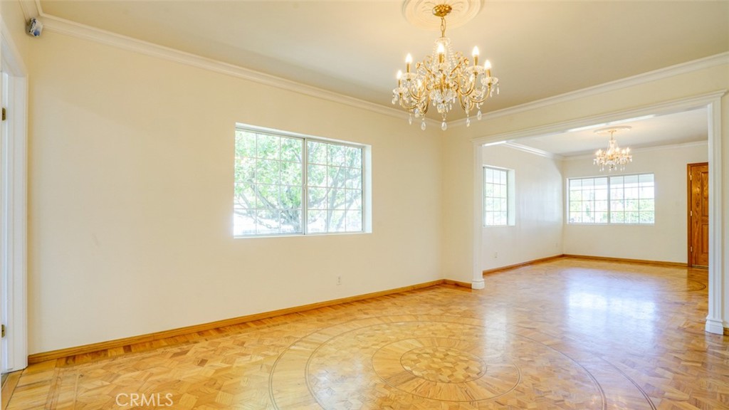 14260 Kittridge Street Property Photo 5