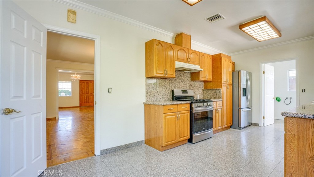14260 Kittridge Street Property Photo 8
