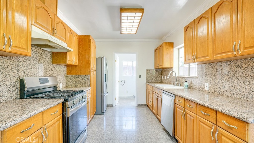 14260 Kittridge Street Property Photo 9
