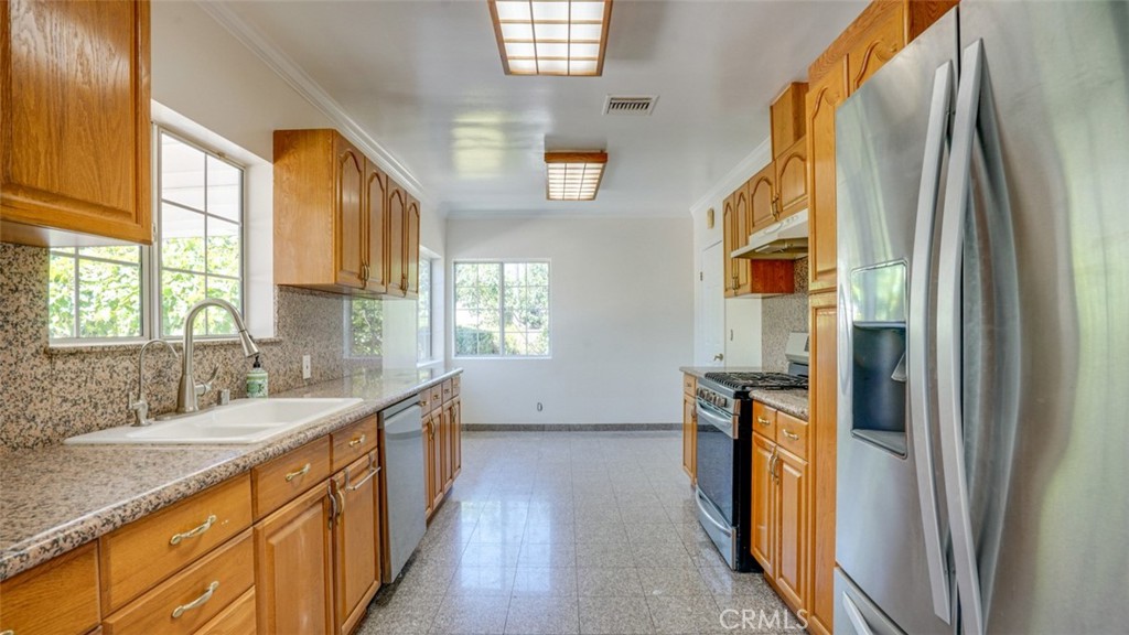 14260 Kittridge Street Property Photo 10