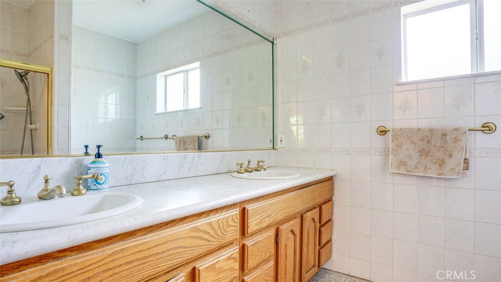 14260 Kittridge Street Property Photo 16