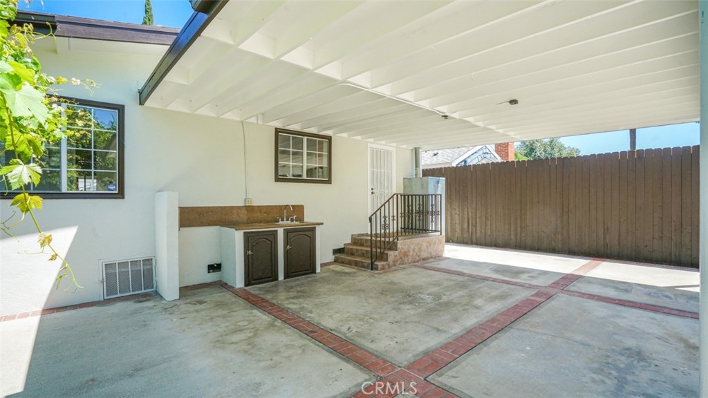 14260 Kittridge Street Property Photo 22