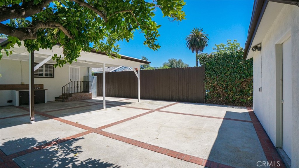 14260 Kittridge Street Property Photo 24