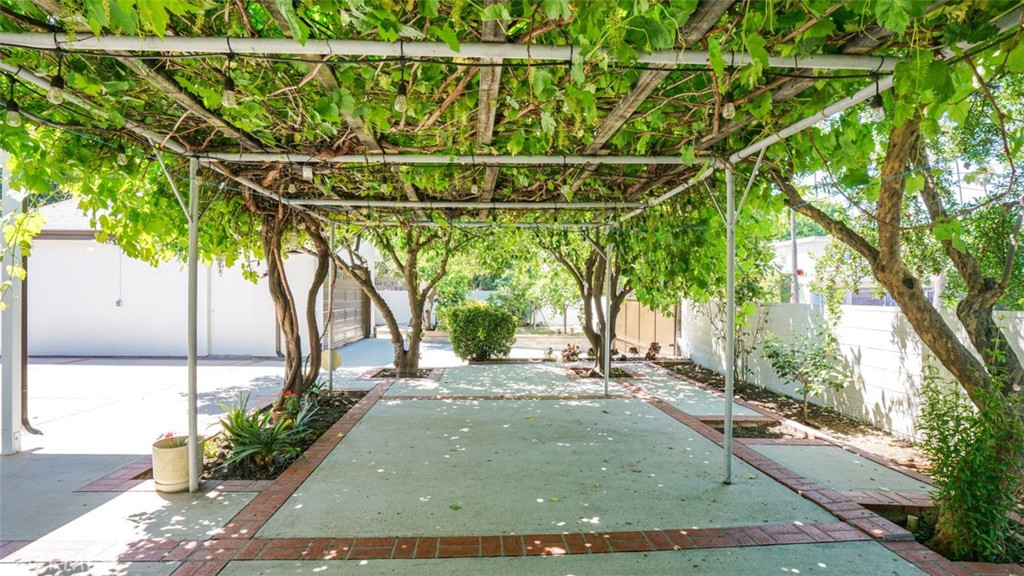 14260 Kittridge Street Property Photo 26