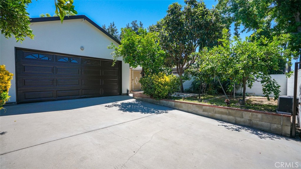 14260 Kittridge Street Property Photo 28