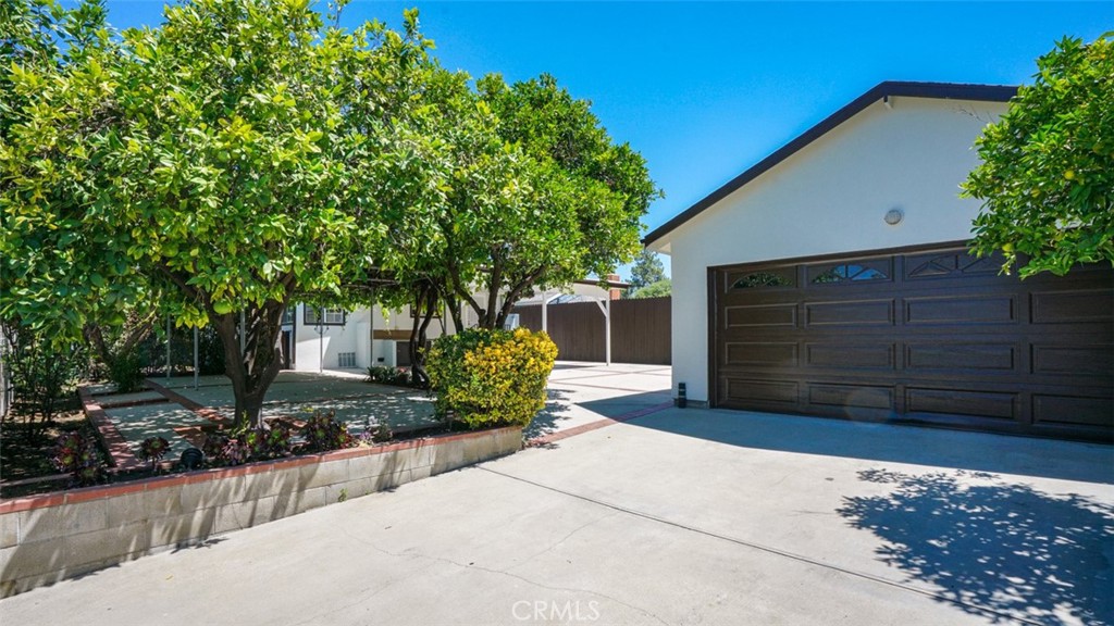 14260 Kittridge Street Property Photo 29