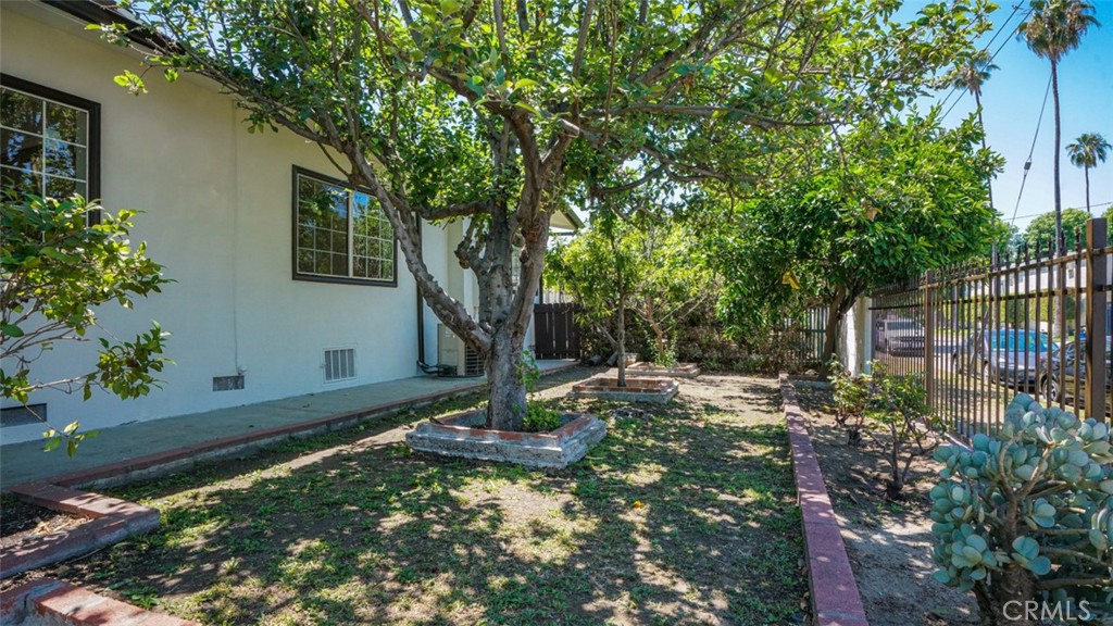 14260 Kittridge Street Property Photo 32