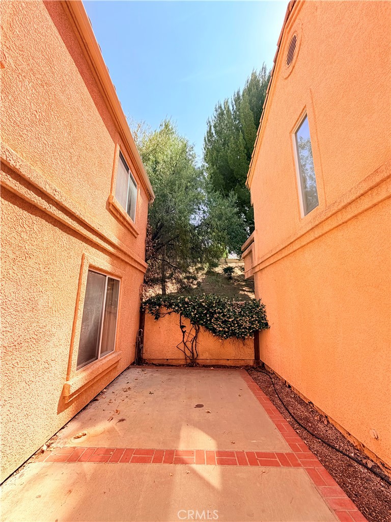 25152 Steinbeck B Property Photo 7