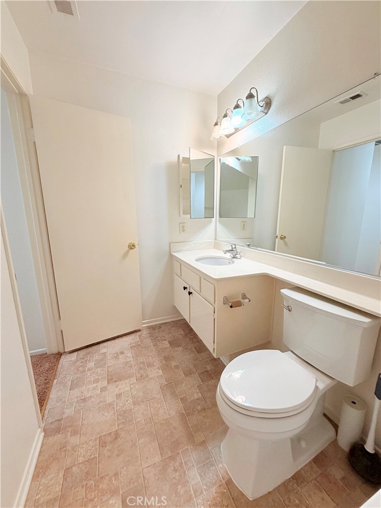 25152 Steinbeck B Property Photo 19