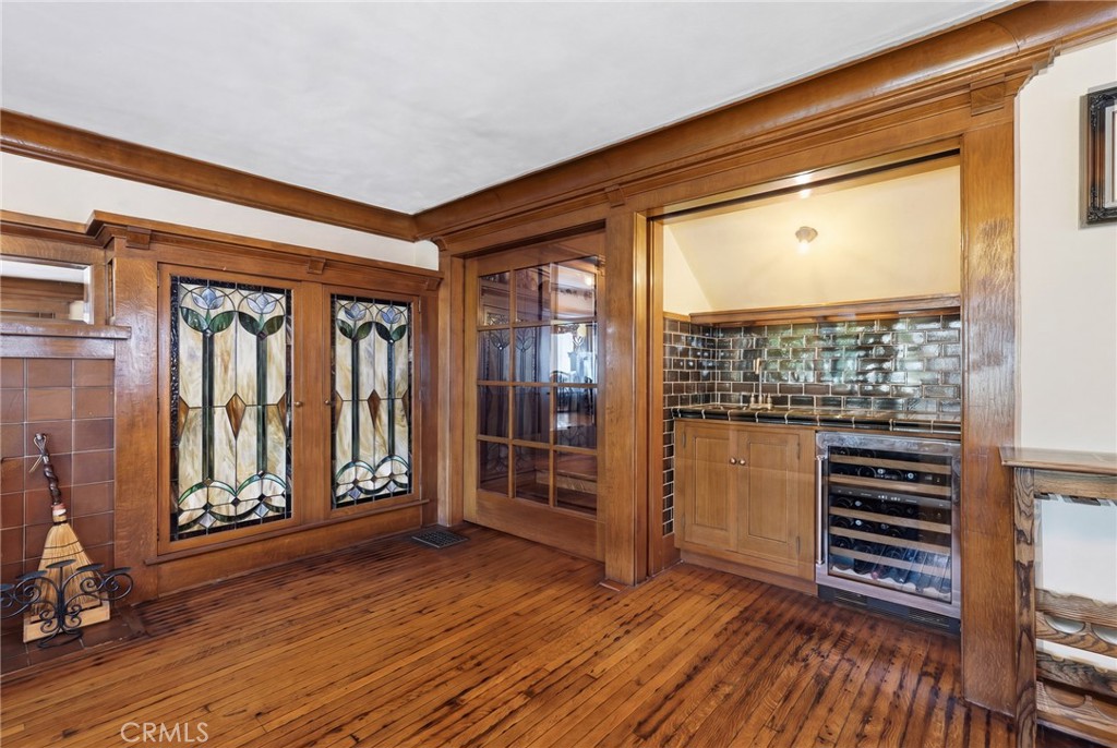 1415 S Manhattan Place Property Photo 8