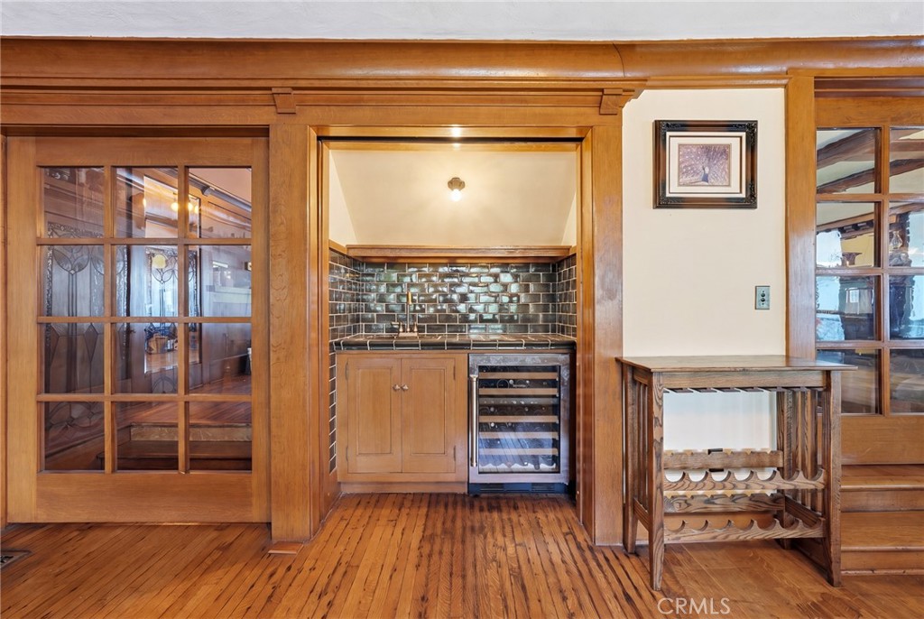 1415 S Manhattan Place Property Photo 9