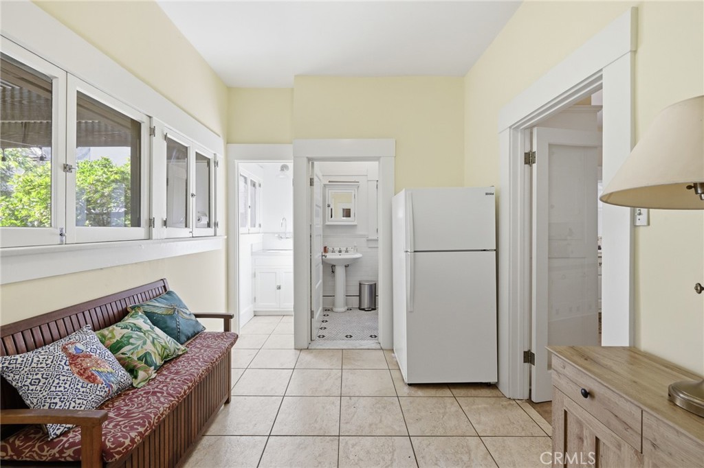 1415 S Manhattan Place Property Photo 19