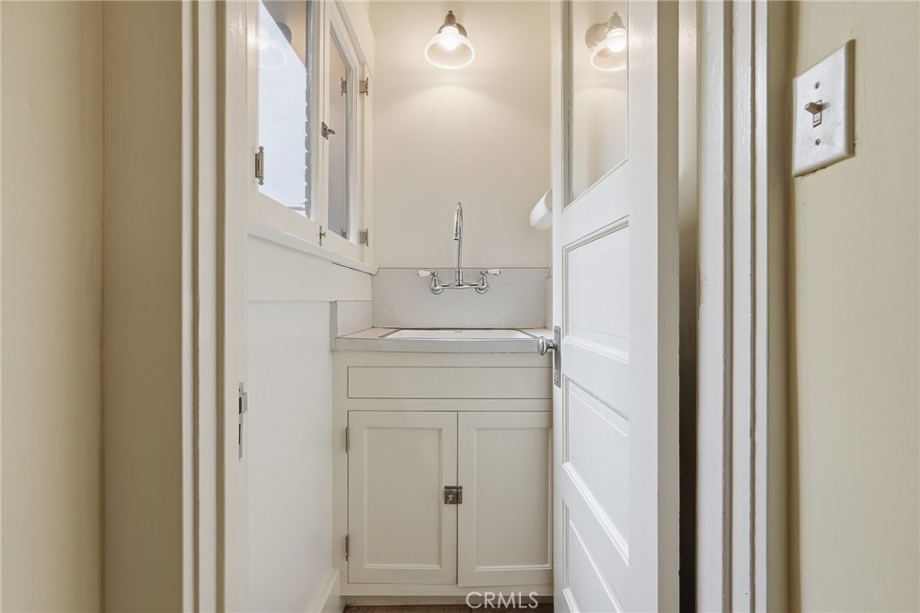 1415 S Manhattan Place Property Photo 20