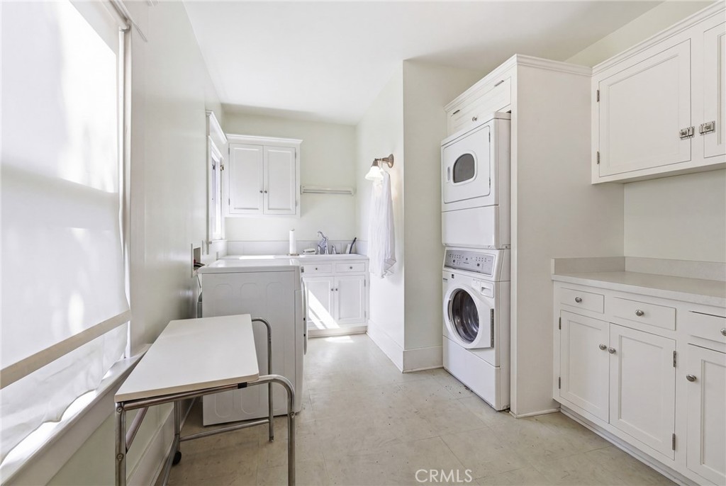 1415 S Manhattan Place Property Photo 25