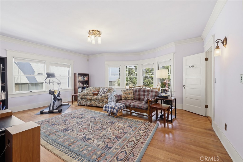 1415 S Manhattan Place Property Photo 32