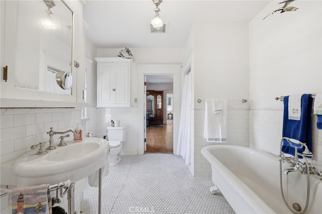 1415 S Manhattan Place Property Photo 34