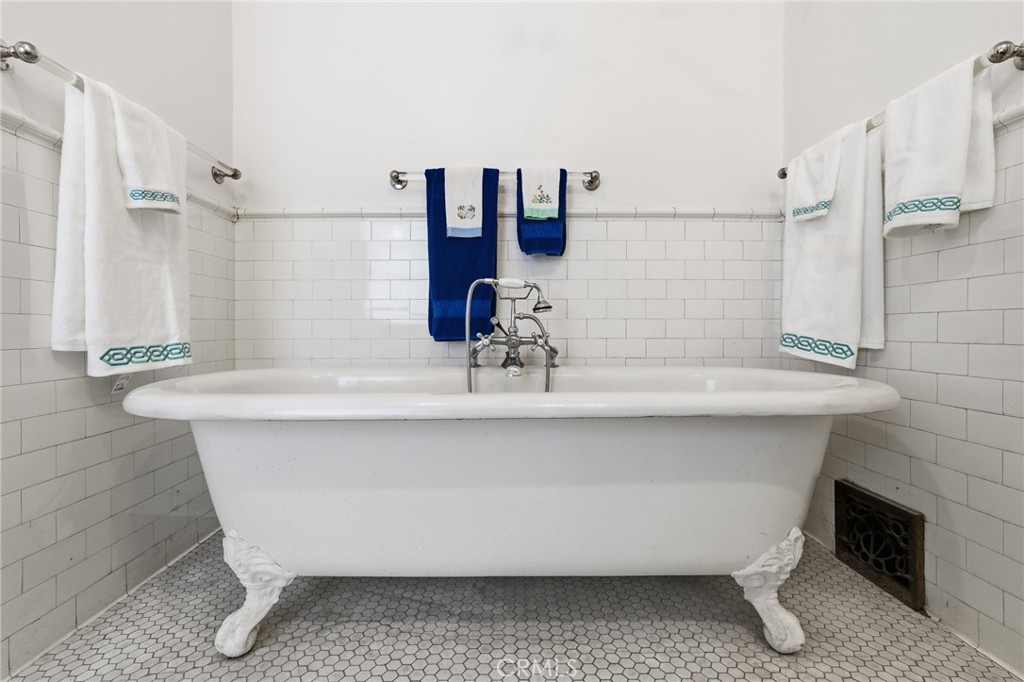 1415 S Manhattan Place Property Photo 35