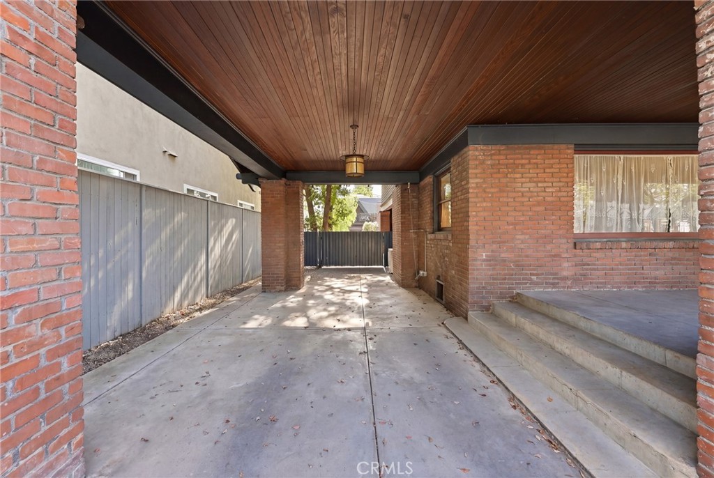 1415 S Manhattan Place Property Photo 51