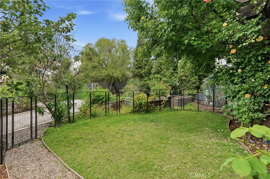 1415 S Manhattan Place Property Photo 57