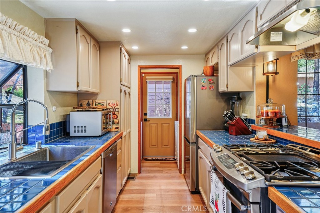 1847 Thrush Road Property Photo 6
