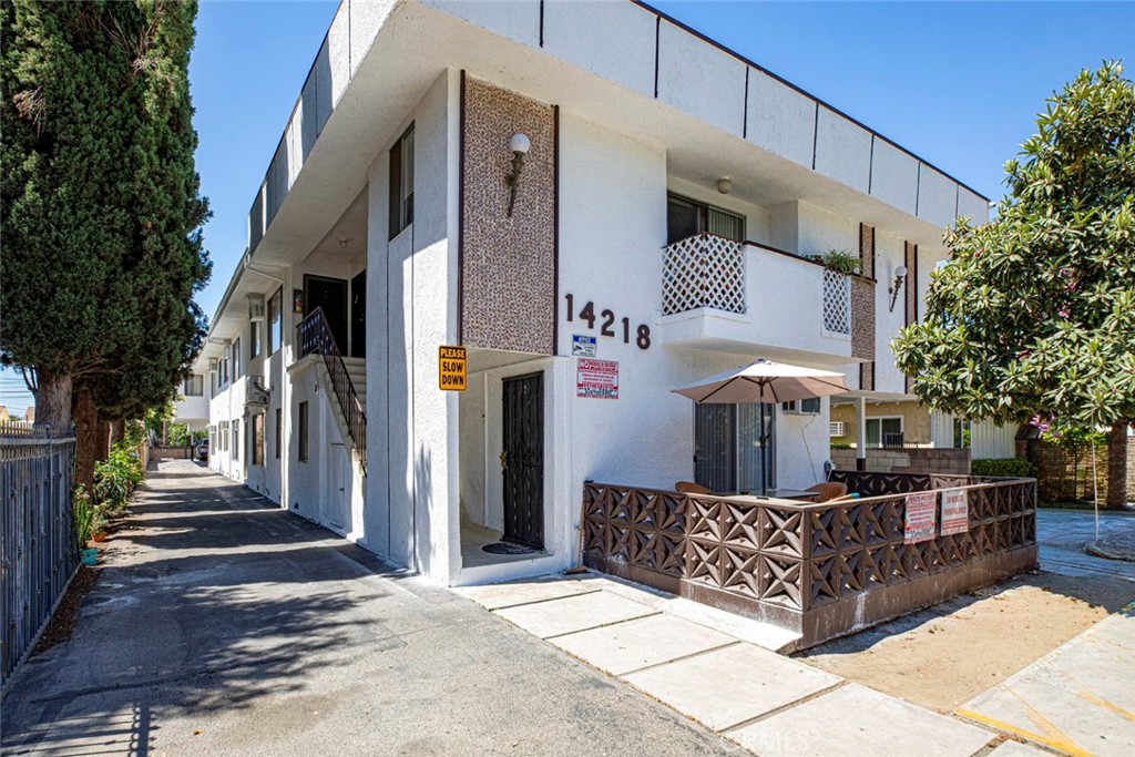 14218 Sylvan Street Property Photo 1