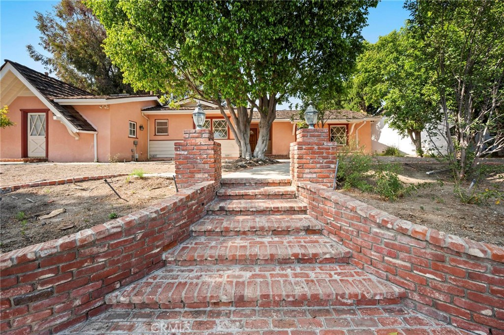 18543 Chatsworth Property Photo 2