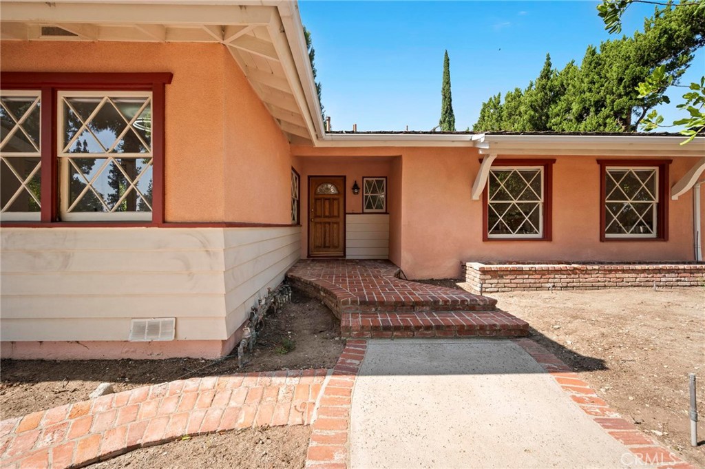18543 Chatsworth Property Photo 4