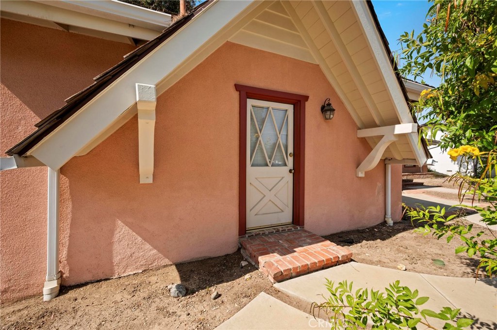 18543 Chatsworth Property Photo 5