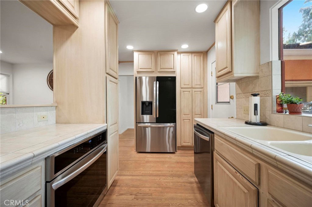 18543 Chatsworth Property Photo 9