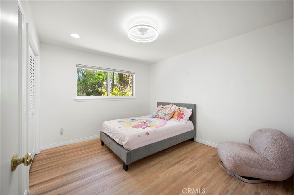 18543 Chatsworth Property Photo 13