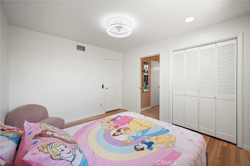18543 Chatsworth Property Photo 14