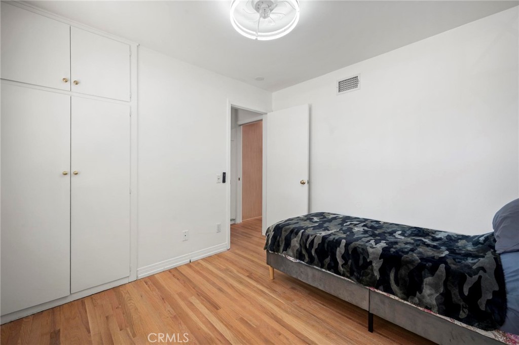 18543 Chatsworth Property Photo 17