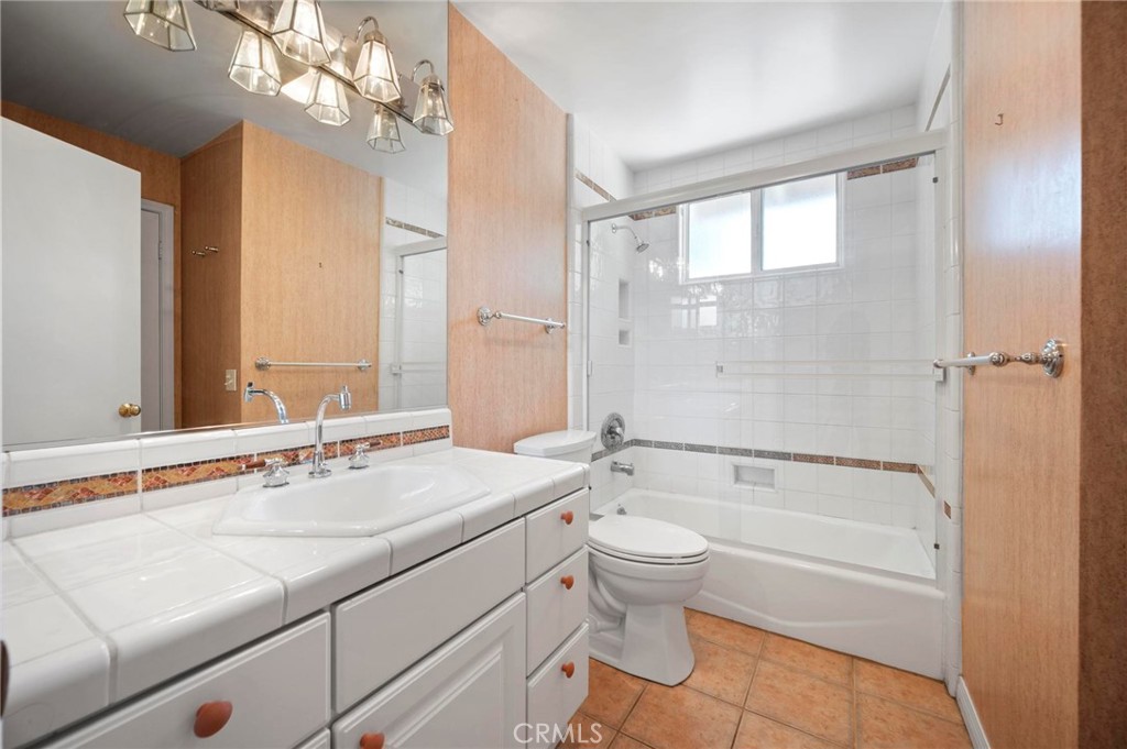 18543 Chatsworth Property Photo 22