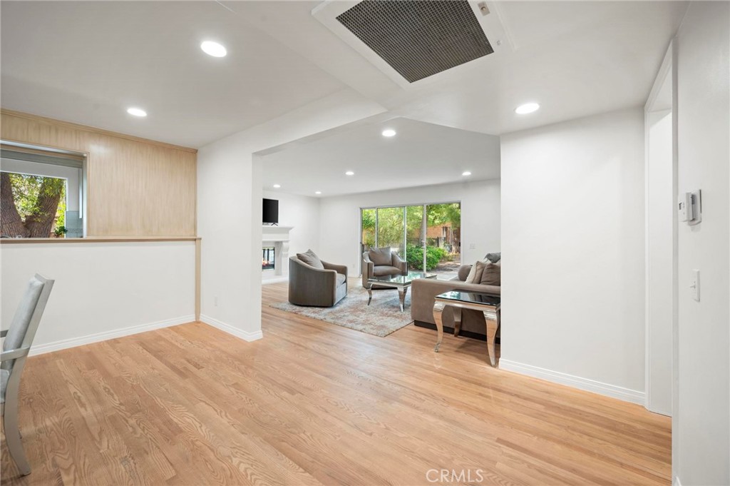18543 Chatsworth Property Photo 25