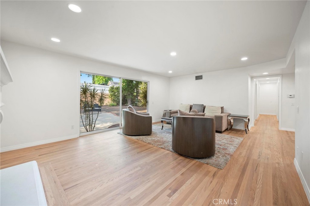 18543 Chatsworth Property Photo 26