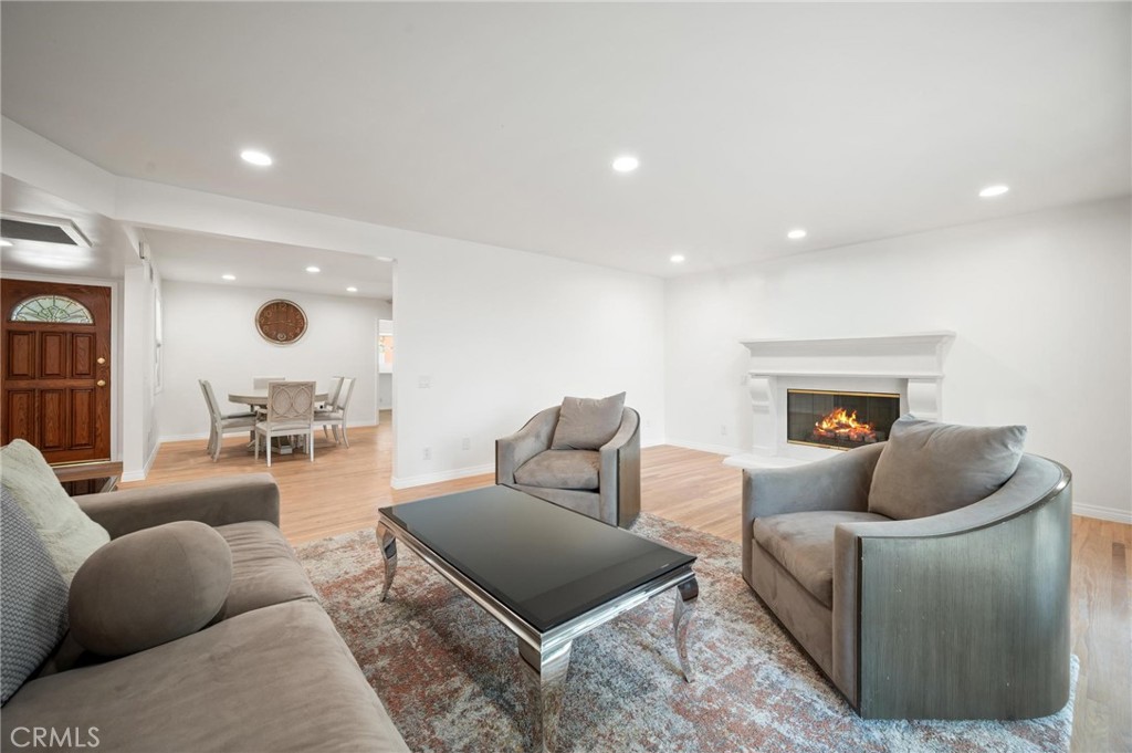 18543 Chatsworth Property Photo 28
